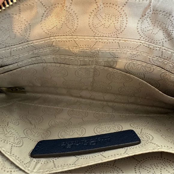 Michael Kors Jet Set Travel Large Top Zip Studded Leather Wristlet Pouch - Picture 7 of 7